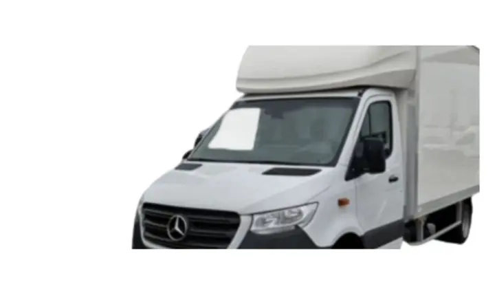 Camion avec caisse disponible à la location chez KinCar Express