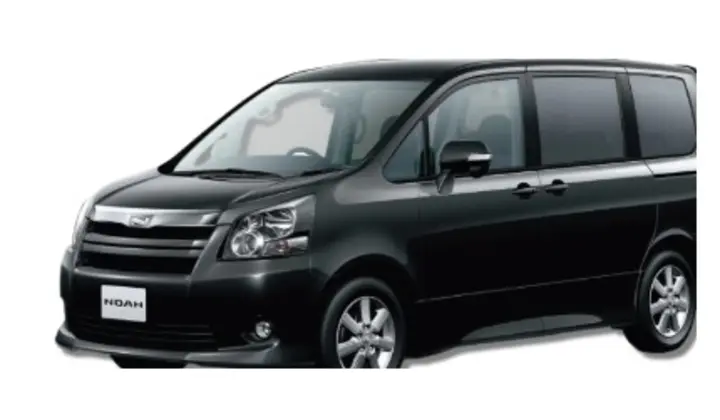 Toyota Noah disponible à la location chez KinCar Express